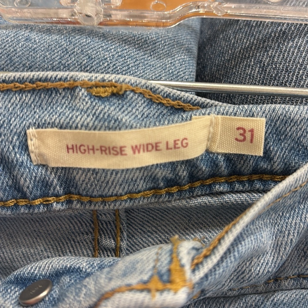 Levi's Light Blue Women's Hi-Rise, Wide Leg Jeans with Distressed Knees. Size 31 - Picture 6 of 6